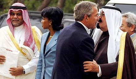 bush-kisses-saudi-prince-4-15-09.png