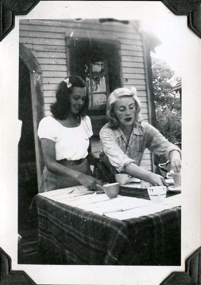 The Girls of Summer in the 1940s (32).jpg
