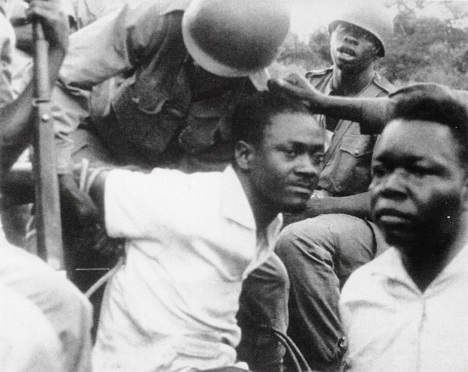 Lumumba-captured-by-Mobutu's-troops_1960.jpg
